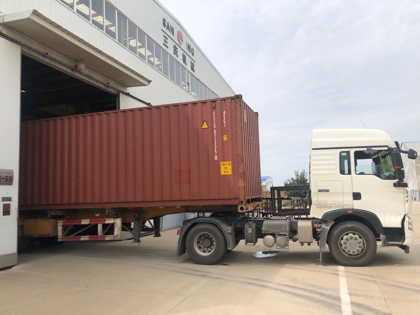 吹瓶機發(fā)貨 吹瓶機發(fā)貨